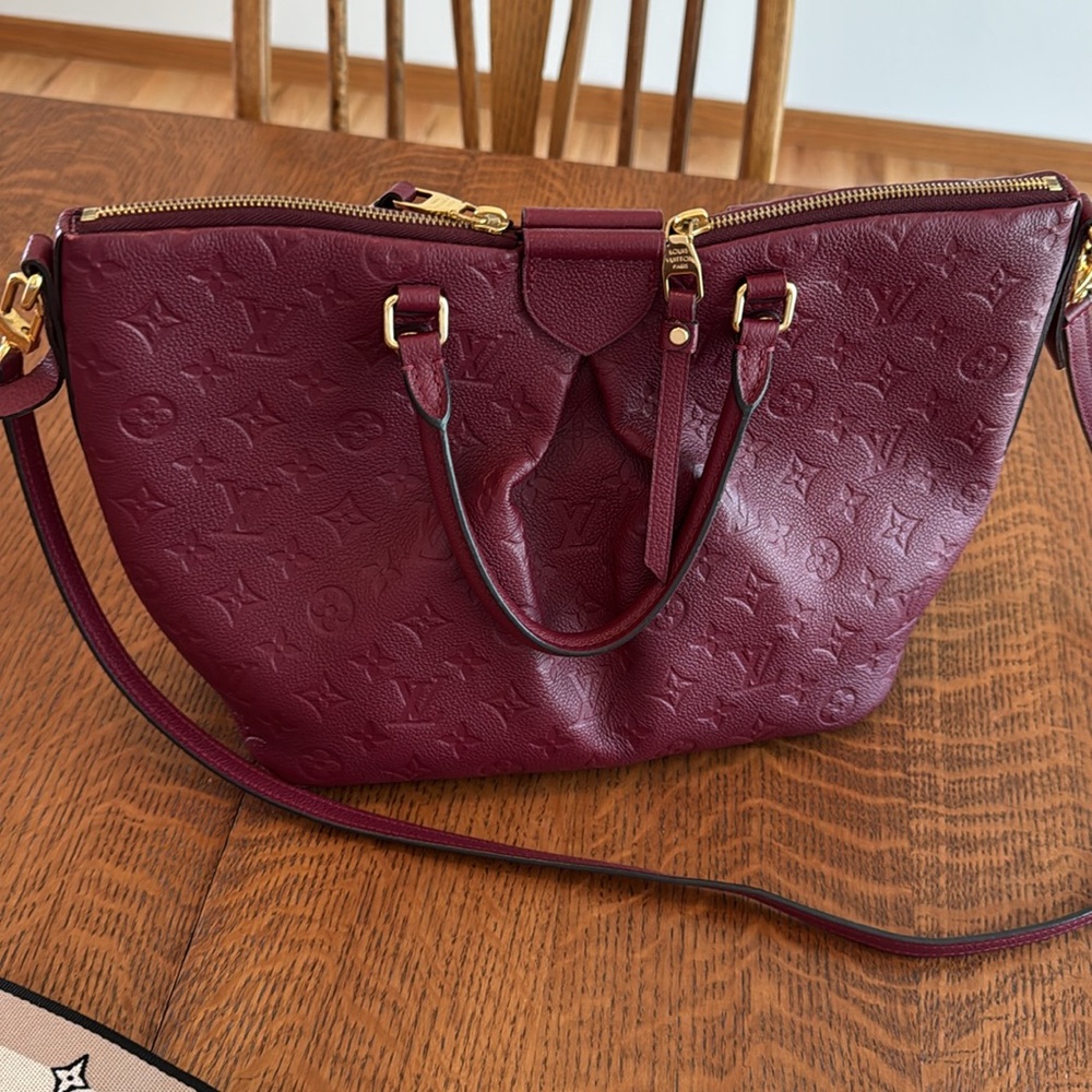 Cranberry red LV bag. Adding my LV logo strap as it matches perfectly. - Picture 4 of 6
